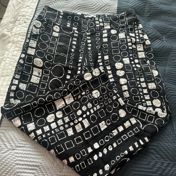 Habitat Black and White Geometric Crop Pants - Picture 2 of 4
